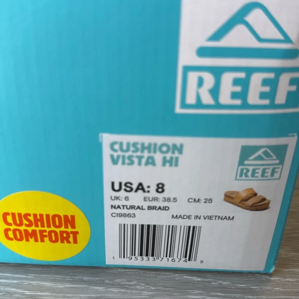 Reef’s CUSHION VISTA HI‎ Women’s Sandals Natural Braid 8 NWT in packaging